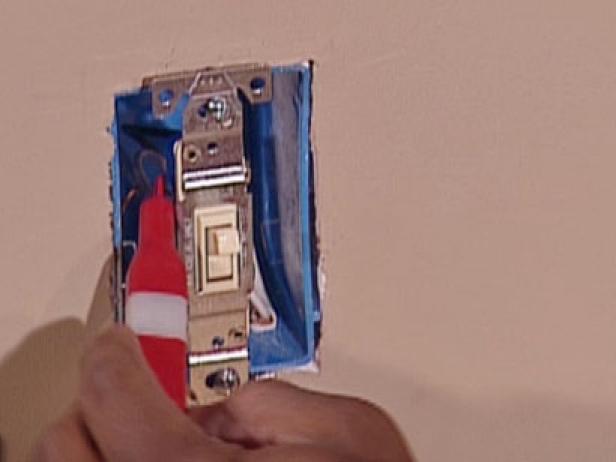use circuit tester to be sure no power is flowing use circuit tester to be sure no power is flowing
