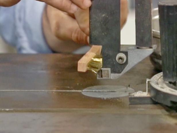 clean saw with a wire brush clean saw with a wire brush
