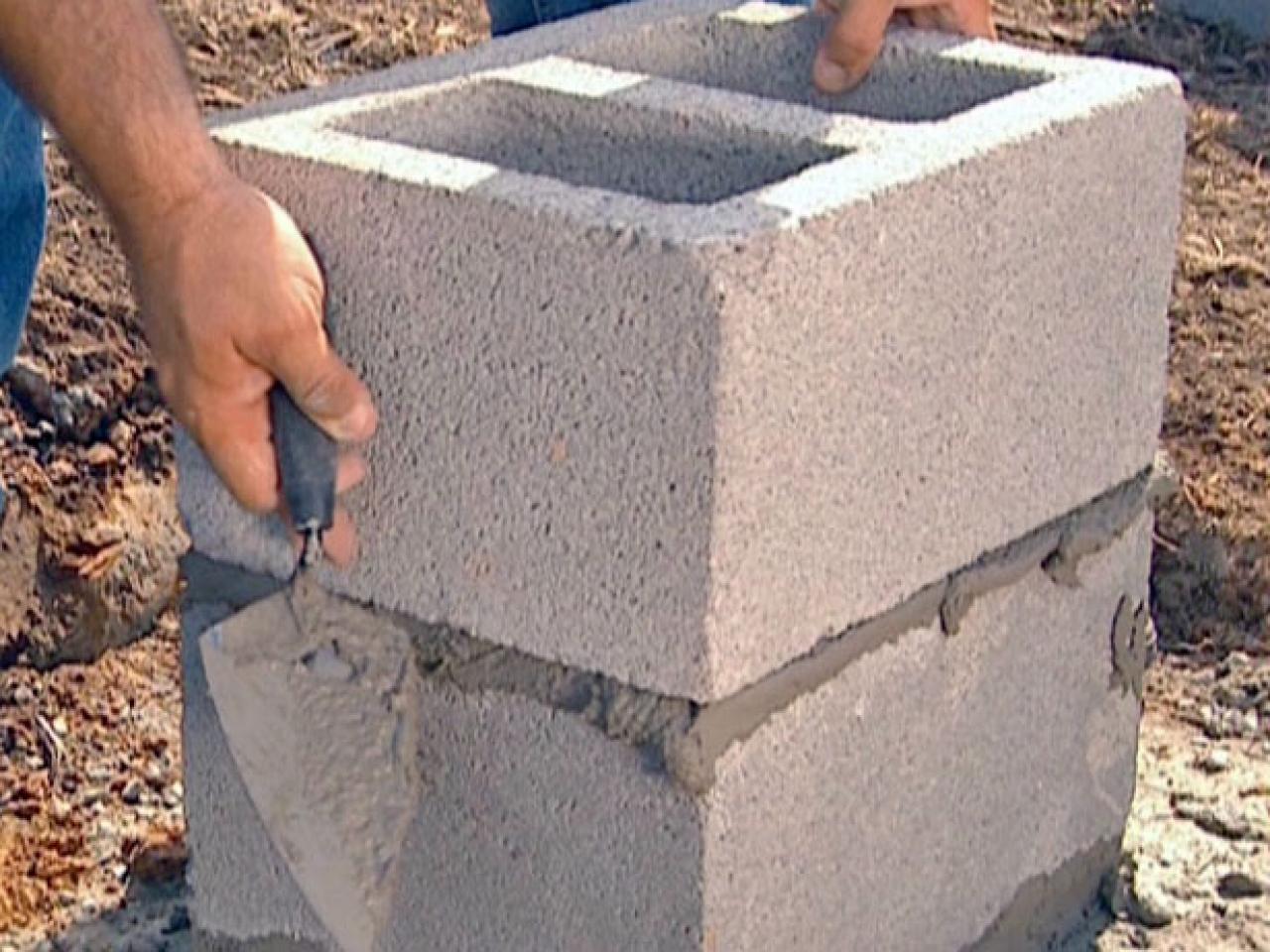 How to Lay Blocks for a Stone Column Mailbox | how-tos | DIY