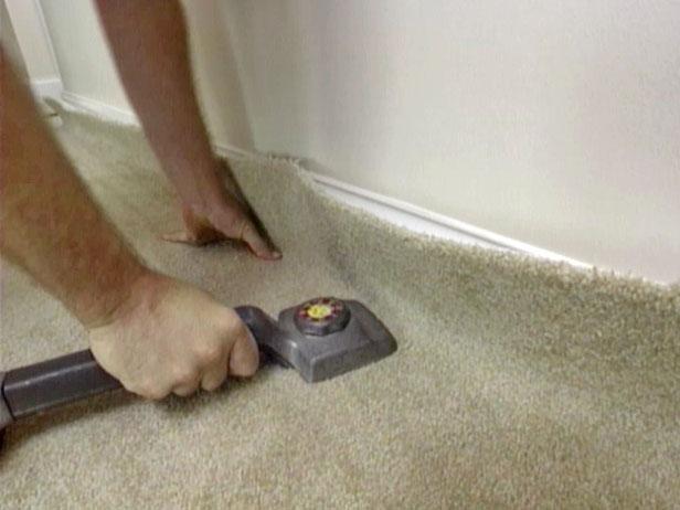 use knee kicker to attach carpet to tackless strip use knee kicker to attach carpet to tackless strip
