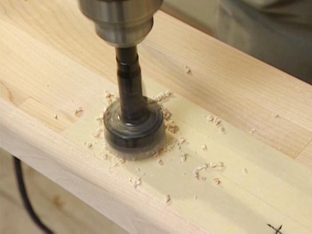 use power drill with forstner bit to bore holes use power drill with forstner bit to bore holes