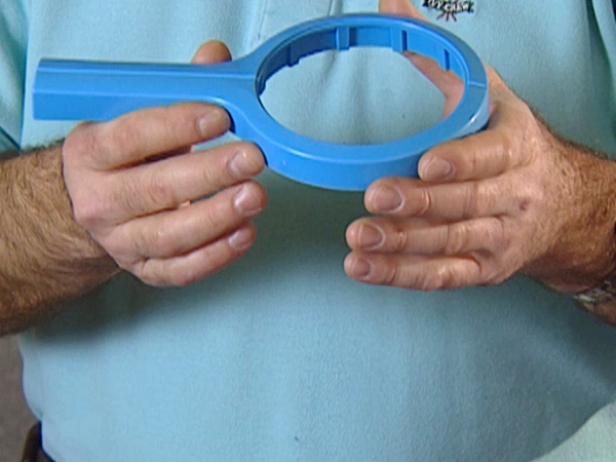 Use Filter Kit Handle to Turn on Water Use Filter Kit Handle to Turn on Water