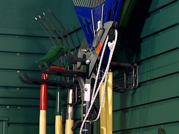 pole pruner has pruning device and saw blade pole pruner has pruning device and saw blade