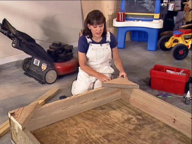triangular pieces at corners add support and seats triangular pieces at corners add support and seats