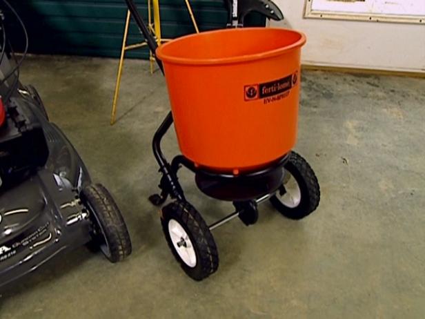 lawn spreader is great tool for maintaining lawn lawn spreader is great tool for maintaining lawn