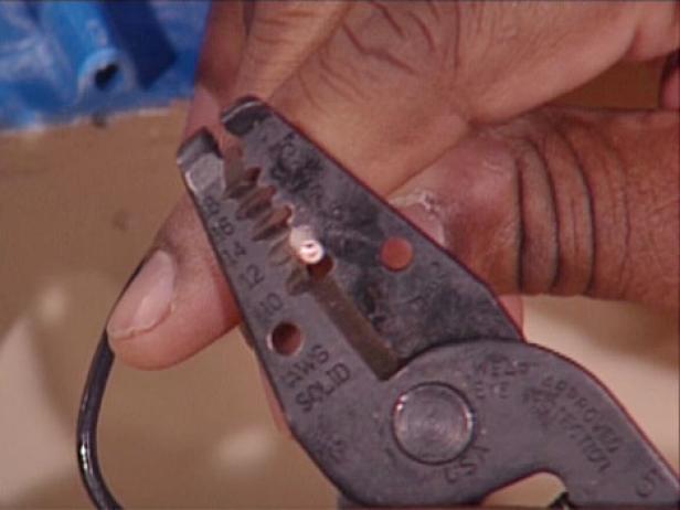 wire stripper used to strip off plastic insulation wire stripper used to strip off plastic insulation