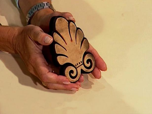 use fleur de lis stamp to imprint patterns on wall use fleur de lis stamp to imprint patterns on wall