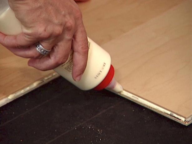 Glueing planks together for floating floors Glueing planks together for floating floors