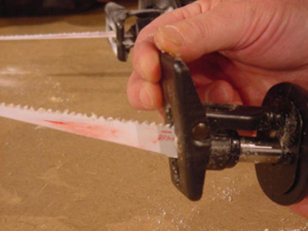 blade of reciprocating saw moves in and out to cut blade of reciprocating saw moves in and out to cut