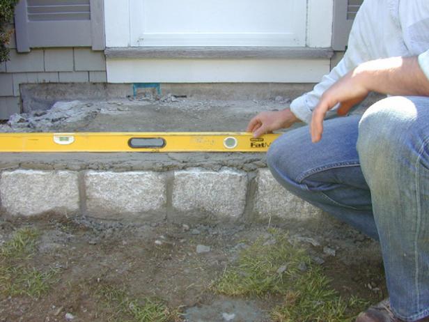 use level to make sure mortar is level and smooth use level to make sure mortar is level and smooth