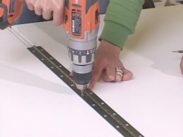 tighten screws into hinge tighten screws into hinge