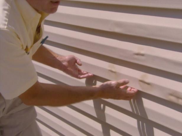 Avoid damage to your vinyl siding Avoid damage to your vinyl siding