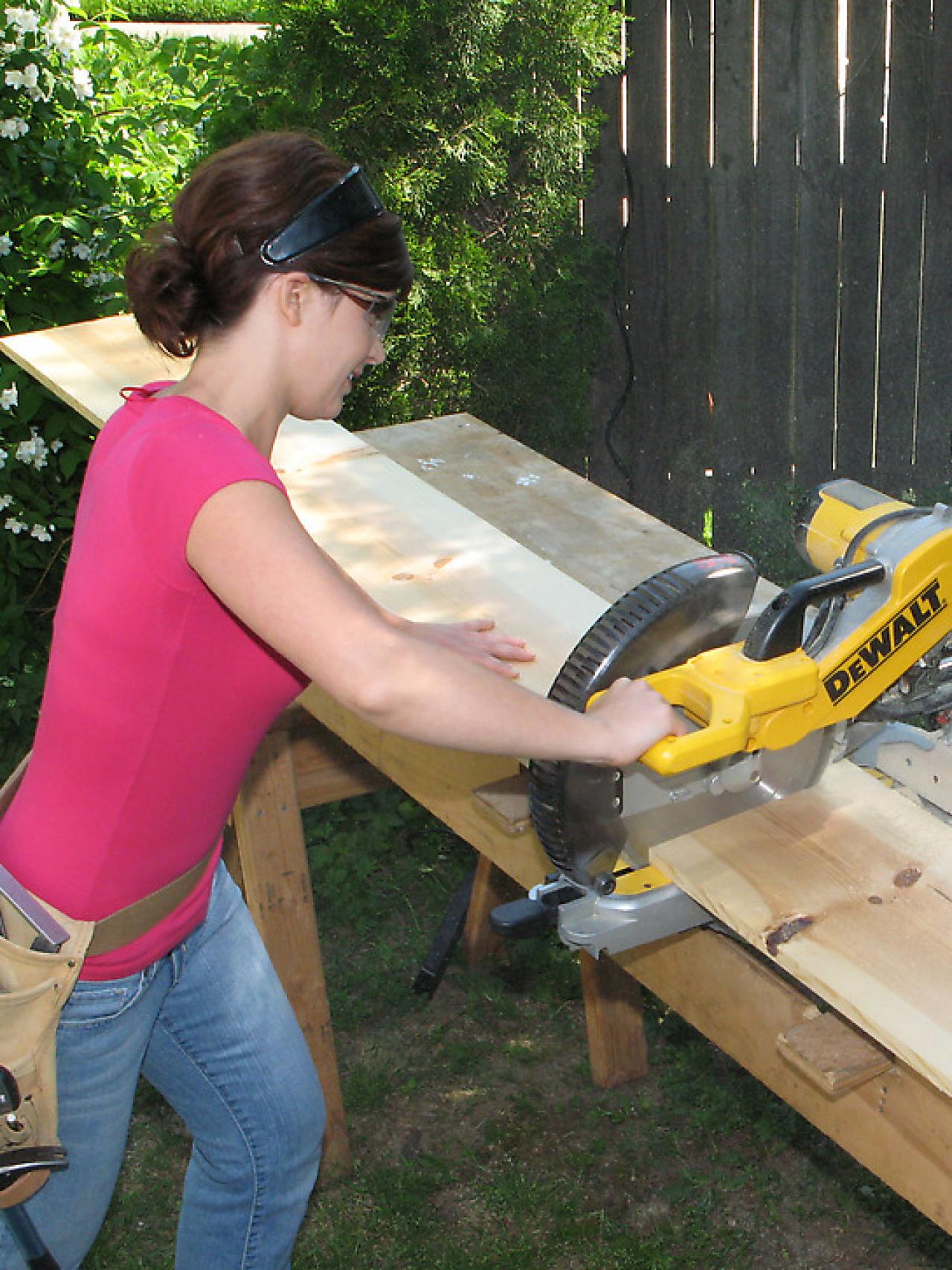 Side Bed Tool Box >> How to Build a Tool Tote | how-tos | DIY Side Bed Tool Box >> How to Build a Tool Tote | how-tos | DIY