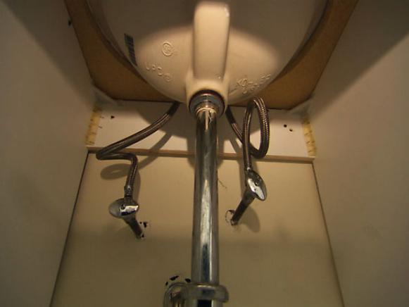 dten207_f8_leak-at-wall dten207_f8_leak-at-wall