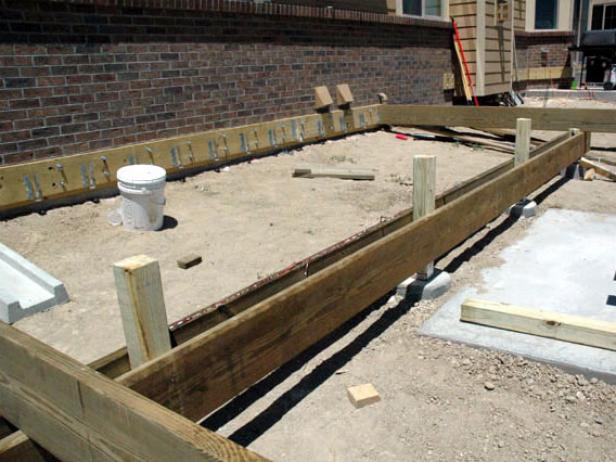 Attach a center beam to the post hangers and add an end beam (Image 3).