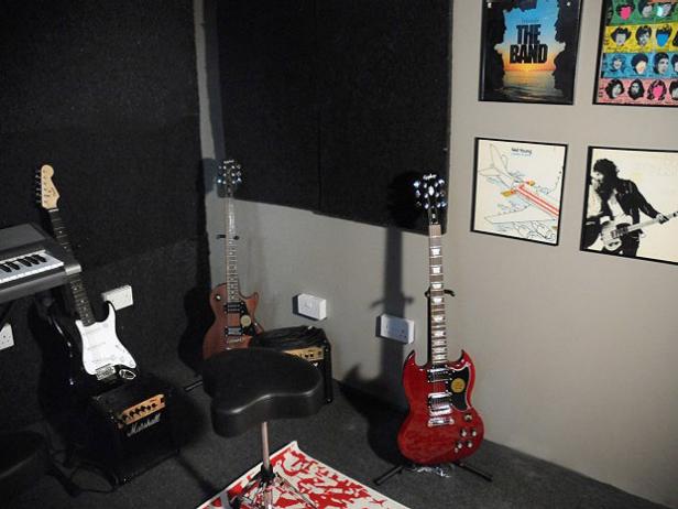 dmcv-USO-MusicRoom dmcv-USO-MusicRoom