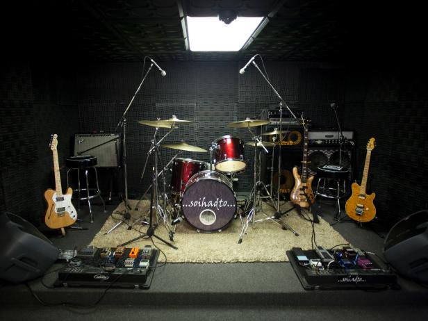 Band Jam Area in Man Cave Band Jam Area in Duff Goldman's Man Cave