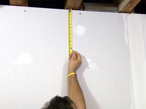dkim103_soffit-mark-and-measure_s4x3 dkim103_soffit-mark-and-measure_s4x3