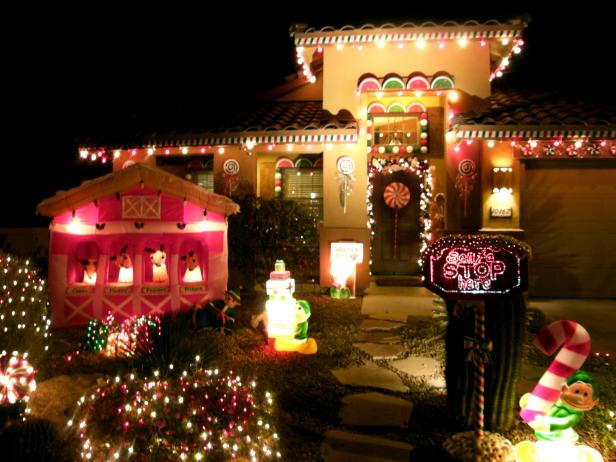 RMS_Christmas-Candy-decorated-house-and-yard_s4x3 RMS_Christmas-Candy-decorated-house-and-yard_s4x3