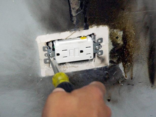 DDHS113_Attaching-socket-to-wall_s4x3 DDHS113_Attaching-socket-to-wall_s4x3