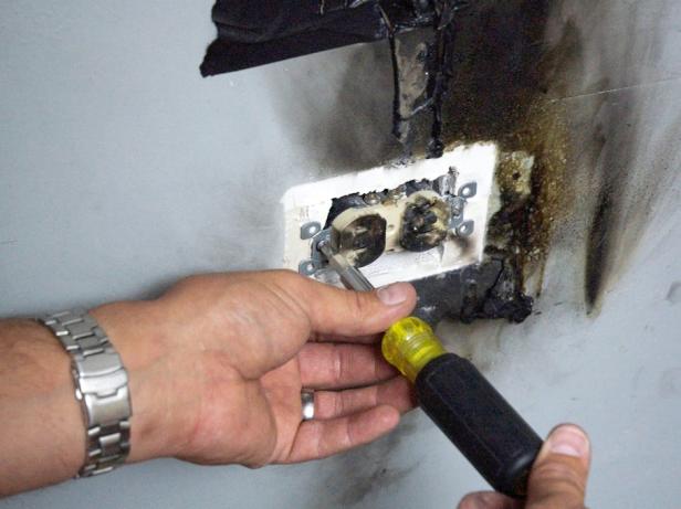 DDHS113_Remove-Socket-Plate_s4x3 DDHS113_Remove-Socket-Plate_s4x3