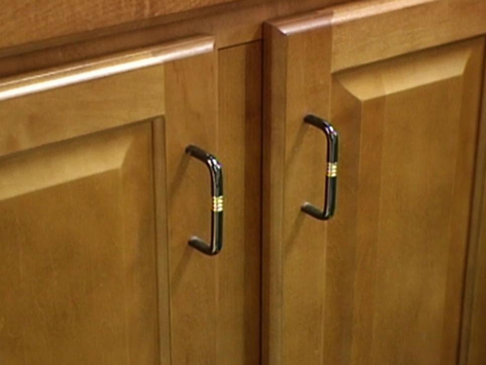 Choosing Kitchen Cabinet Knobs, Pulls and Handles  DIY