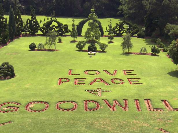 hgPG-2482926-Fryar_HD0066378B2_04_Love-Peace-Goodwill_s4x3 hgPG-2482926-Fryar_HD0066378B2_04_Love-Peace-Goodwill_s4x3