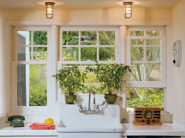 Big White Sink in Mid Century Modern Kitchen Big White Sink in Mid Century Modern Kitchen