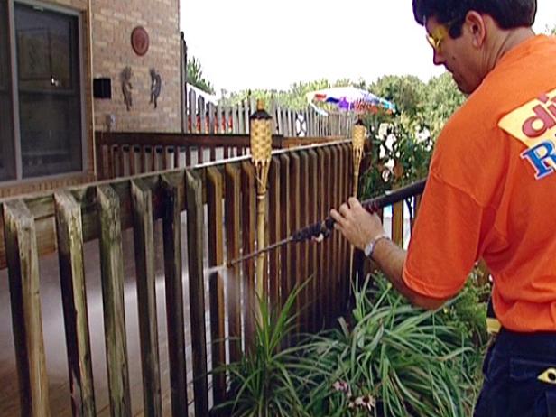 DTTR501F_Man-pressure-washing-deck-railing_s4x3 DTTR501F_Man-pressure-washing-deck-railing_s4x3