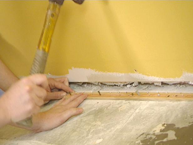 DTTR-209_Hammering-tack-strip_s4x3 DTTR-209_Hammering-tack-strip_s4x3