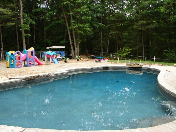 dind304_pool-area-before_s4x3 dind304_pool-area-before_s4x3