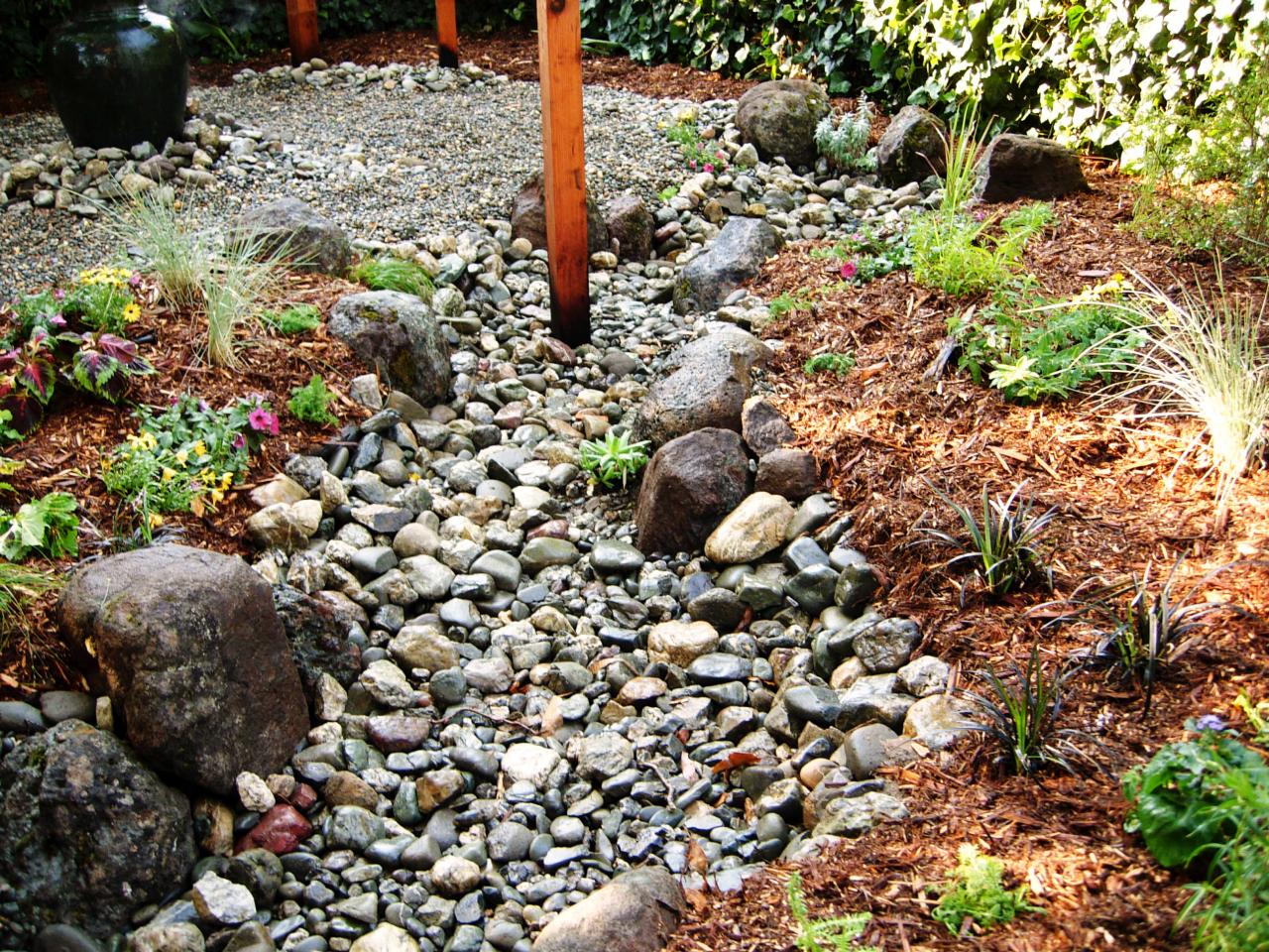 How to Install a Dry Creek Bed howtos DIY
