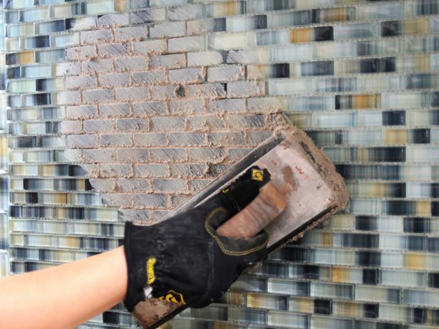 Apply Grout to Tiled Walls Apply Grout to Tiled Walls