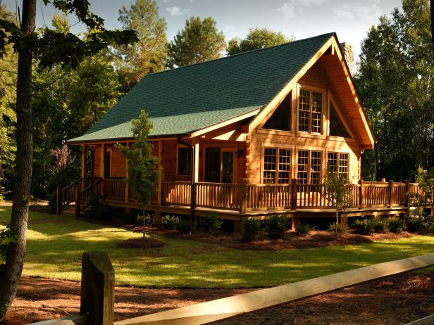 Cabin With Large Deck and Porch Cabin With Large Deck and Porch