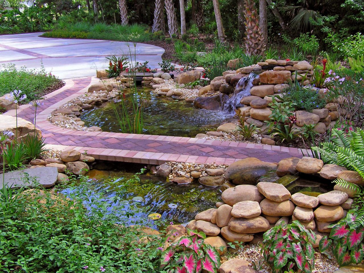 Cool Ponds, Pools and Fountains for the Backyard | DIY ...