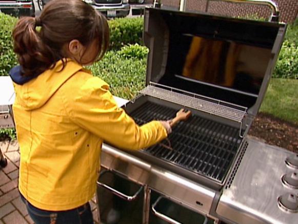 Maintaining a Gas Grill Maintaining a Gas Grill