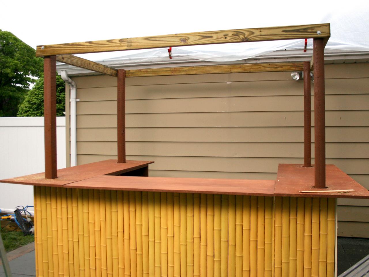 How To Build A Tiki Bar How Tos DIY