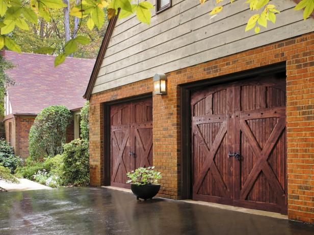 CI-Amarr_Wood-Garage-Door-Tudor-Style_s4x3 CI-Amarr_Wood-Garage-Door-Tudor-Style_s4x3
