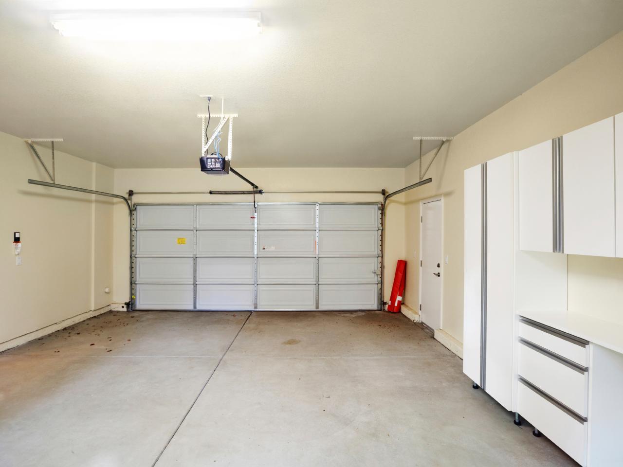 Tips for Removing Garage Rust and Oil Stains DIY