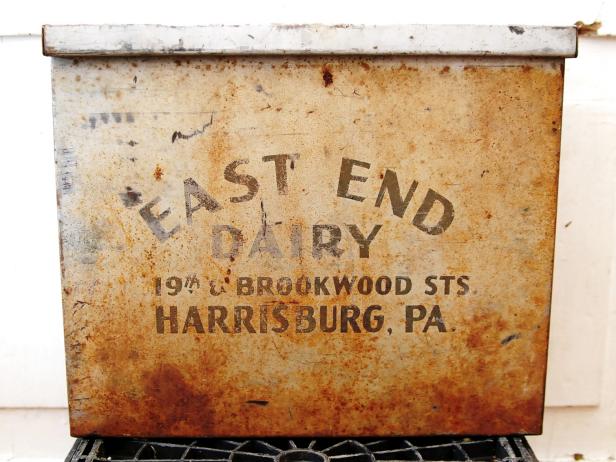 CI-Holly-Lessey_milk-bottle-box_s4x3 CI-Holly-Lessey_milk-bottle-box_s4x3