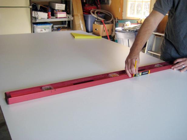 Measure and mark the exact dimensions on the mold base, then cut using a circular saw (image 2).