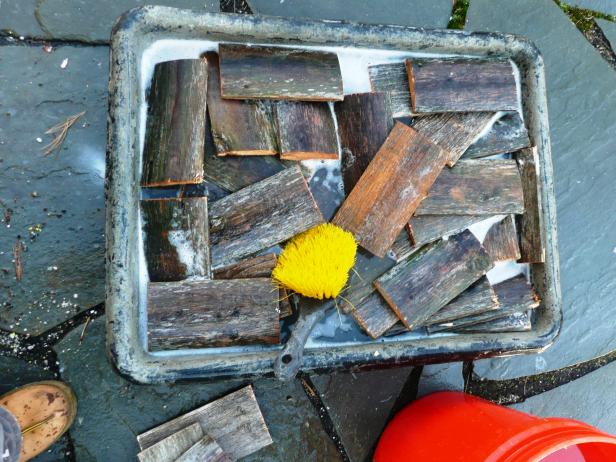 Orignal_Picket-Fence-Backsplash-Wash-fence-pieces-2_s4x3 Orignal_Picket-Fence-Backsplash-Wash-fence-pieces-2_s4x3