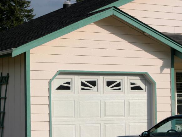 iStock-2560171_White-Garage-Door_s4x3 iStock-2560171_White-Garage-Door_s4x3