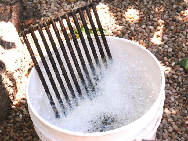 Cleaning grates Cleaning grates