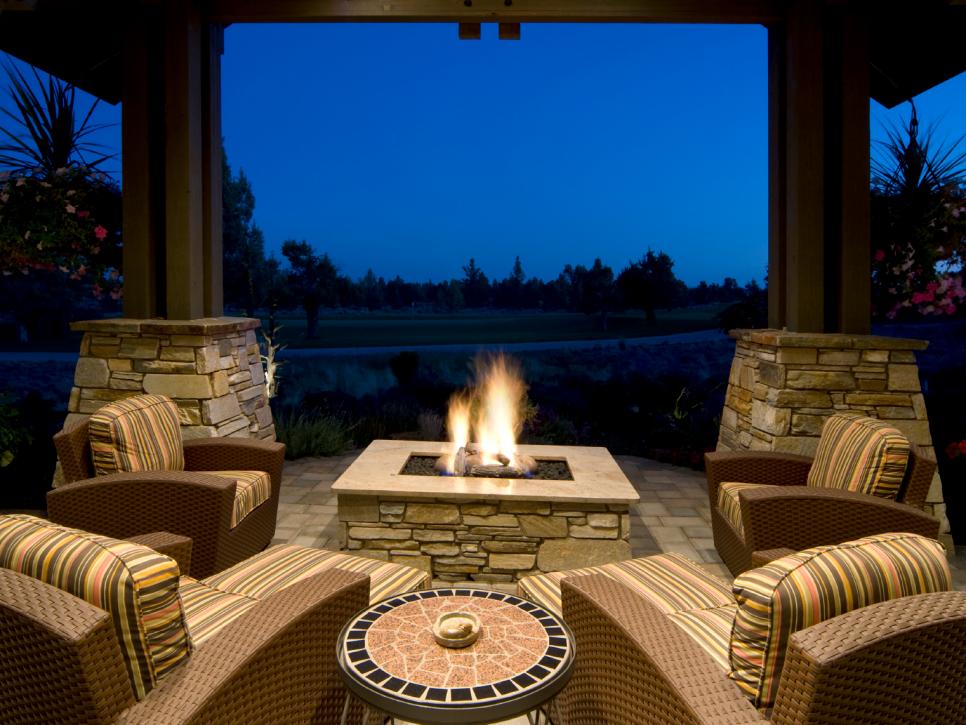 Outdoor Fireplaces and Fire Pits That Light Up the Night | DIY