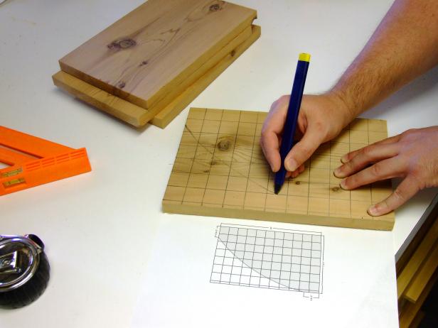 Use the arc pattern to transfer the arc pattern on the blank.