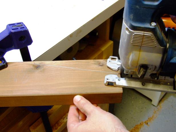 Cut the outer legs. Two will be used on each outer end of the bench (the base assembly). Then cut the inner legs, refer to the dimensions in the cut list.