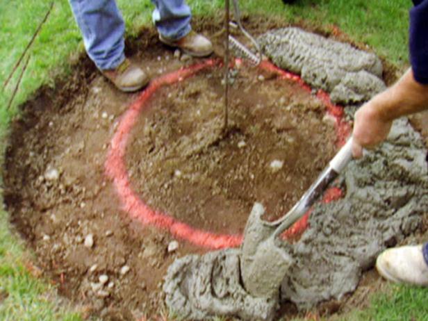 Make a foundation for the stones to sit upon. Mix concrete with water until it reaches the consistency of peanut butter. Lay the wet concrete in between the two circles so it is level to the ground.