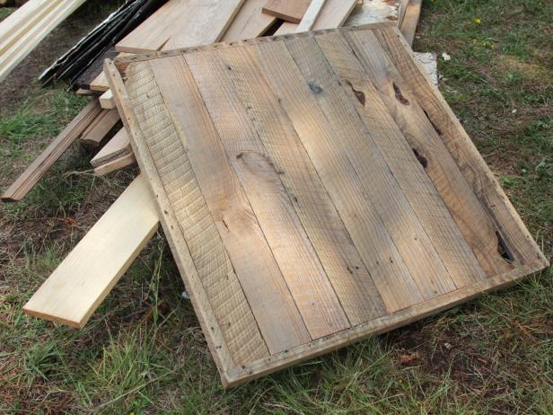 The rustic look of edge trim should be visible on the top of the table and on the sides.