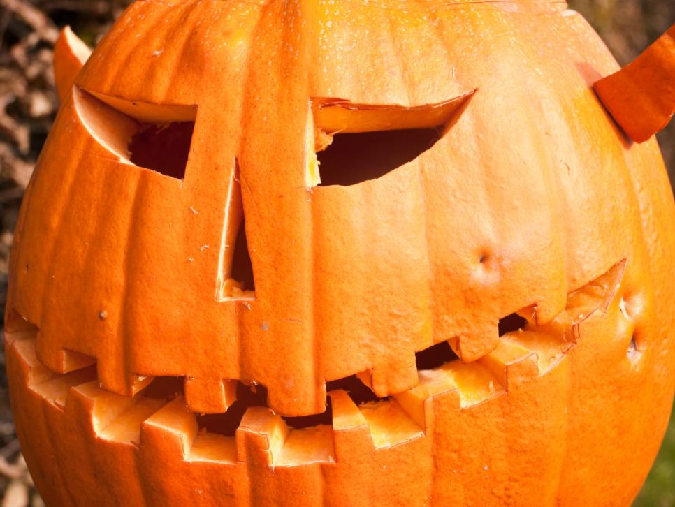 22 Traditional Pumpkin Carving Ideas | DIY
